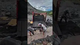 Black tiny stone loading in truck