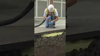 ポリウレタンでコンクリートを持ち上げる