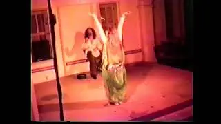 1989 Dejah & Lucila at UT Austin Texas Tavern