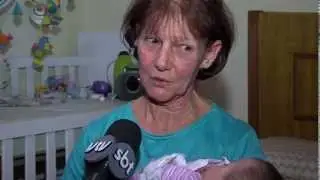 MULHER QUE FOI MÃE AOS 61 ANOS COMEMORA SEU PRIMEIRO DIA DAS MÃES