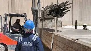 Loading scaffolding items in truck #saudiarabia #forklift