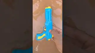 Cleaning a mini water gun ASMR Sastisfying Mud