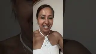Андреа прибыла в свой новый дом на пляже Пеба.