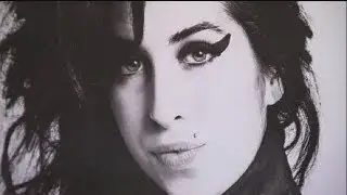 Amy Winehouse back to black and white in Camden photo show - le mag