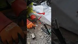 Paul i Sverige skj&oslash;ter en kabel &ndash; ved hjelp av oppvarming, avisolering og pressing 🔥🔧#oneco