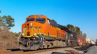 BNSF ET44C4 Gevo #3702 leads 265