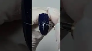 Tuto nail art flocon sur base bleue brillante