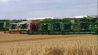 4 благотворительных комбайна установили мировой рекорд 2012 года &mdash; 208 комбайнов в одном поле