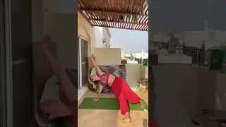 🌟 Open to Trust: Plank &rarr; Wild Thing &rarr; Falling Star Flow 🌟 #omanlife #omanyoga