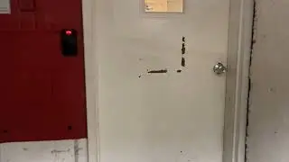 Broken security door #4 (12/02/2023)