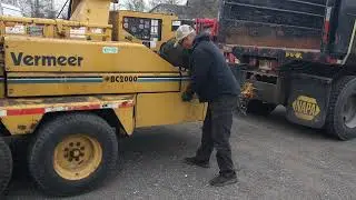 2001 Vermeer BC2000 Wood Chipper, Diesel, Top Mounted Grapple