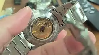 The self-winding movement delivers a 72-hour power reserve