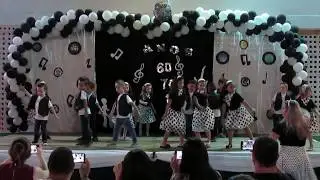 Apresentação Infantil III A - De volta aos anos 60, 70 e 80