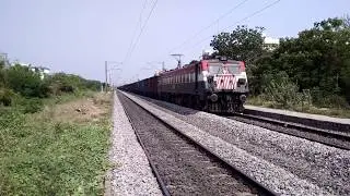 Beautiful LDH WAG-7 leads BOXN GOODS Train | Indian Railways