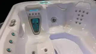 2018-2022 HotSpring Highlife Sovereign - 6 person hot tub