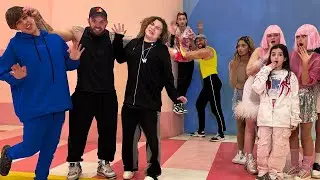 ATHLÈTES ATAQUÉS DES ÉCOLIERS 💪😯 Un bad trip dans un parc d'attractions | KiKiDo Campus French
