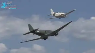 FORMACION Douglas C-47 Skytrain, North American T-6 Texan y North American T-28 Trojan