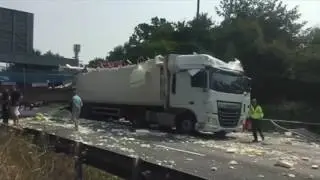 Footbridge collapses above M20 lorry crash   BBC News