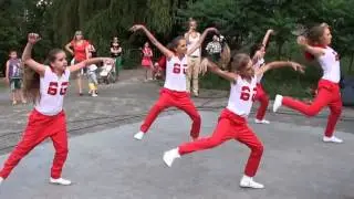 Танцевальная композиция &ldquo;Triple Double&ldquo;   dance театр &ldquo;Белый город&ldquo; Праздник во дворе 2013