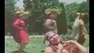 Asha Bhosle (Title) humming in the film  Kashmir Ki Kali , music O P Nayyar, Year 1964
