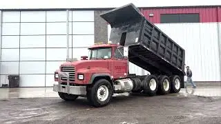 2003 MACK RD Dump Truck