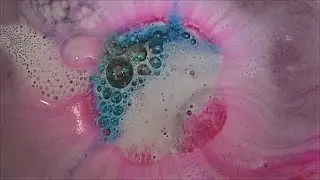 Lush Cosmetics GRANNY TAKES A DIP Bath Bomb DEMO + Under Water VIEW!