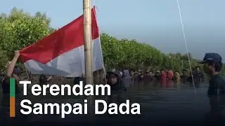 Upacara Bendera di Lumpur Mangrove
