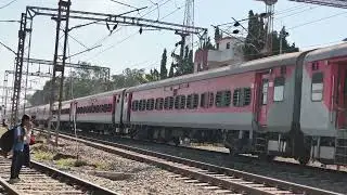 22915 Dusty Bandra Hisar weekly superfast departing Vapi incharge Wap-7 beast 