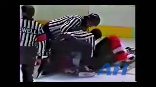NHL Oct. 13, 1985 Dwight Schofield,WSH v Dave Brown,PHI Washington Capitals Philadelphia Flyers