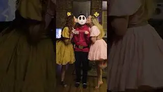 super shy guy for this Nintendo-themed Halloween party 🎃