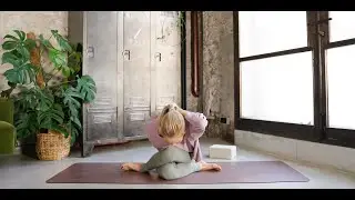 Afstressende godnatstræk - yoga på dansk