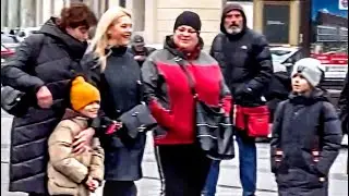 На радість дітям. Головна Ялинка біля Оперного у Львові. #львівплощаринок