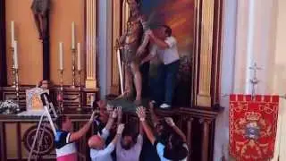 (10/08/15) Del nuevo altar a sus andas. Los Santos de Arjona se preparan para el 11.