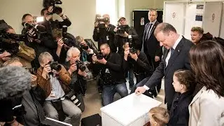 Tiesiogiai: prezidento rinkimuose balsuoja premjeras Saulius Skvernelis