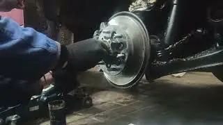 RUIDO EN LOS LIBERADORES DELANTEROS DEL 4×4 OPEL FRONTERA LO SOLUCIONAMOS HACIÉNDOLE EL MANTENIMIENT