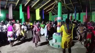 MAnyenm non se yon poto mitanm ye / nan lakou s&egrave;ka 