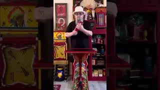 Color Changing Fan (c.1975)#magic #magician #raleighvintagemagic #magicshow #dragon#magictrick