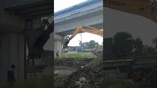 Heavy equipment clator to move heavy objects