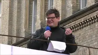 Andrej Holm vor Kisch & Co in der Oranienstr. 25