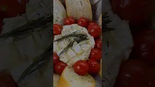 Хрустящий батон с сыром Бри/Crispy loaf with brie cheese
