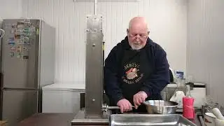 Majówkowa kiełbasa grillowa z serem