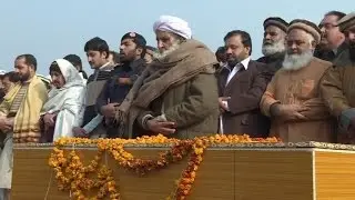 Pakistanis mourn, bury their dead from the university massacre