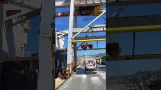 Загрузка в порту Genova #dalnoboy #ivecotrucks #самосвал