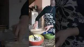 Plăcintă cu telemea, ceapă verde...