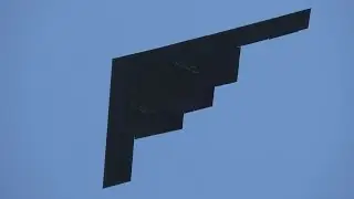 B-2 Spirit Stealth Bomber Flyby .. St Louis Airshow 2016 (4K)