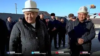 КАМЧЫБЕК ТАШИЕВ АЙЫЛДЫН ИМАМЫНА ЖАҢЫ ҮЙДҮН АЧКЫЧЫН ТАПШЫРДЫ