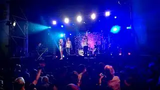 K3 (met Kristel, Karen en Josje) in Hoorn in Nederland. 28 juni 2015