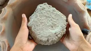 White 🎊 gritty sand 😍 crumbling in clay pot so #satisfying #asmr like subscribers #crumbling #clay ✨