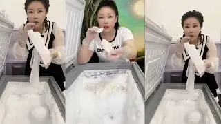 ICE QUEEN FREEZERFROST ASMR/SNOW EATING ASMR#snoweating #whiteice #freezerfrosteating #makanes #ice