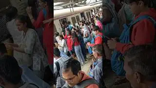 Rush in Mumbai local train.Crowd at Thane station #shorts #mumbai #viral #train